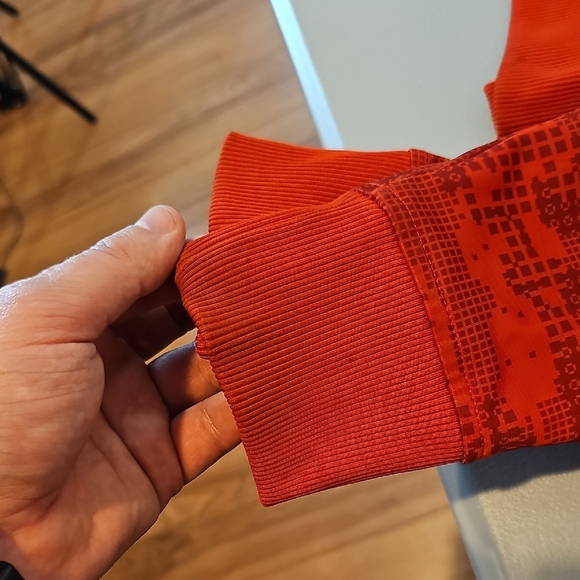 Bench Large Red Patterned Zip Up Jacket - Picture 9 of 9